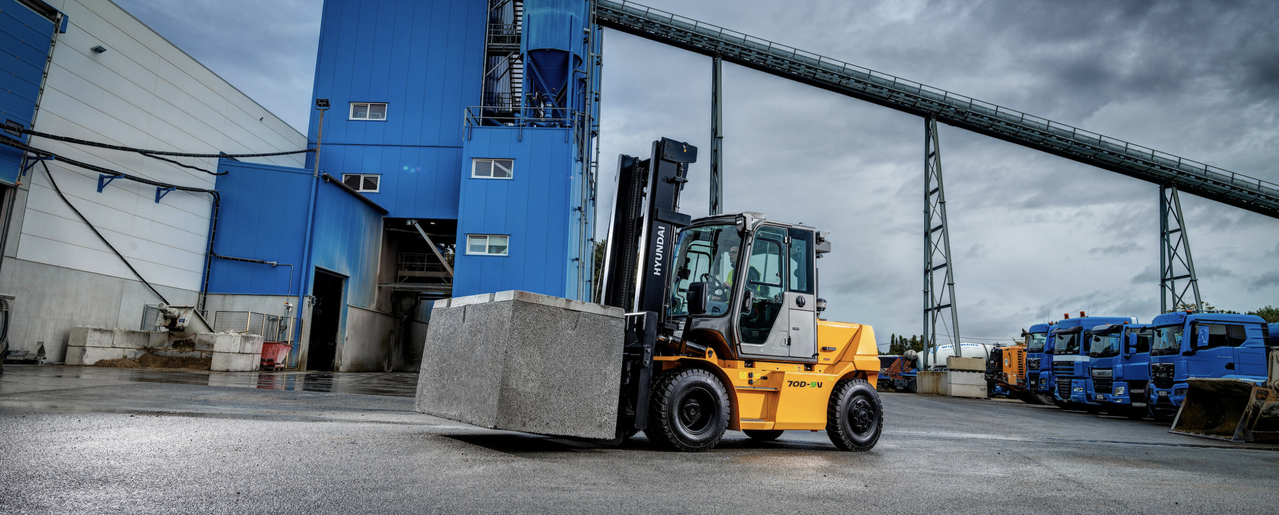Hyundai 70D-9V diesel heftruck bij betoncentrale