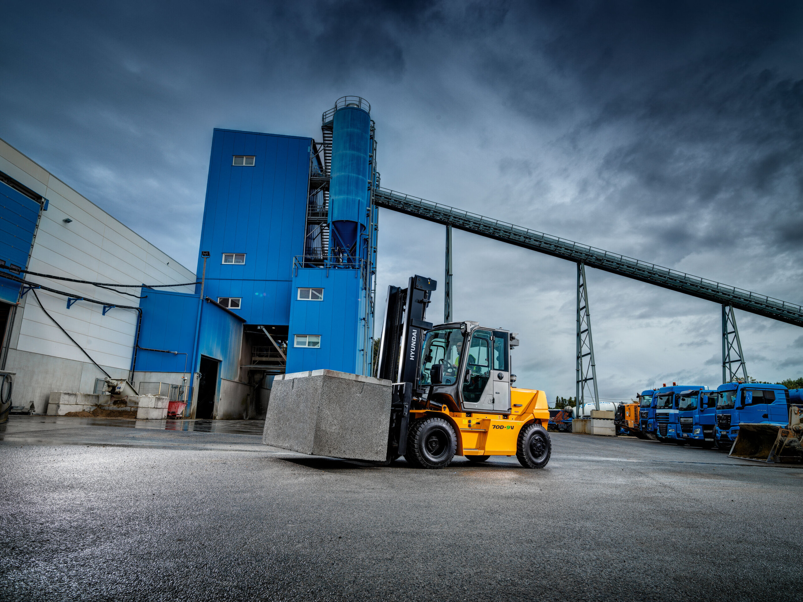 Hyundai 70D-9V diesel heftruck bij betoncentrale