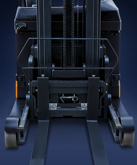 Hyundai reachtruck mast voor hoge hefhoogtes in magazijnstellingen