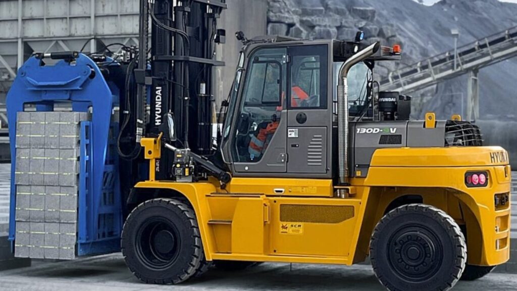 Hyundai 120D-9V diesel heftruck 12.000 kg