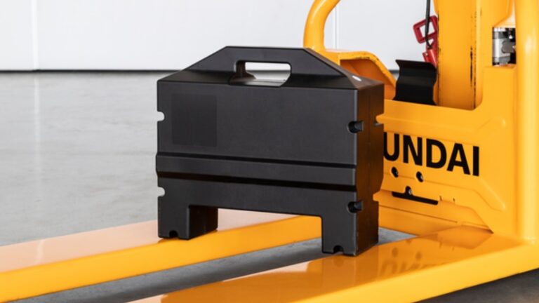 Uitneembare li-ion accu bovenop de Hyundai 15EPML palletwagen