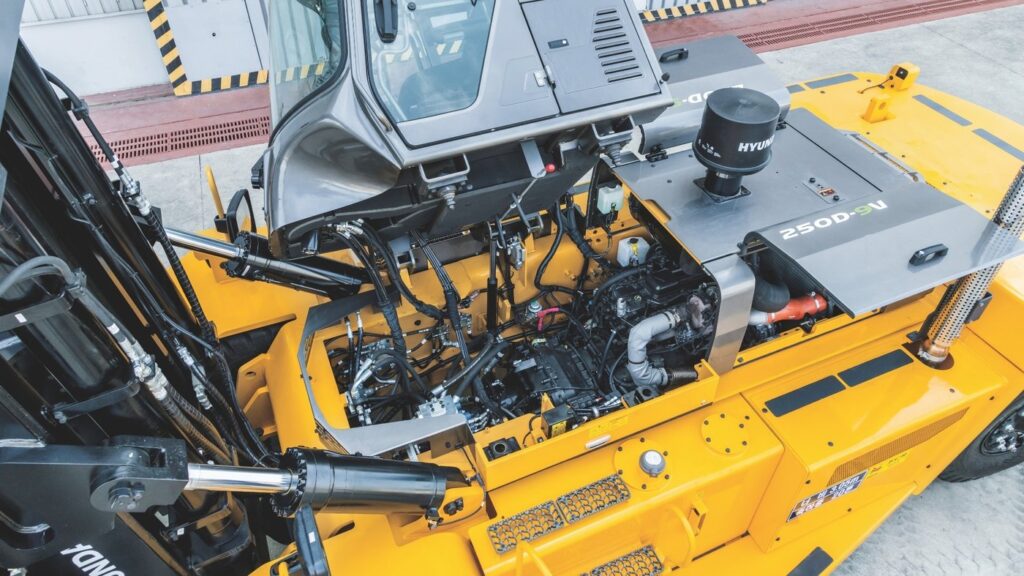 Hyundai 300D-9VC — diesel heftruck 30 ton detail 3
