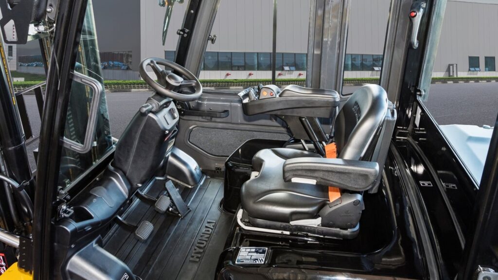 Hyundai D-9VB serie diesel heftruck 5 ton klasse — seriefoto (50DN-9VB afgebeeld)